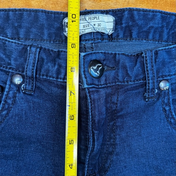 FREE PEOPLE Skinny Leg, Dark Blue Wash Jeans - Size 30 - Picture 6 of 12
